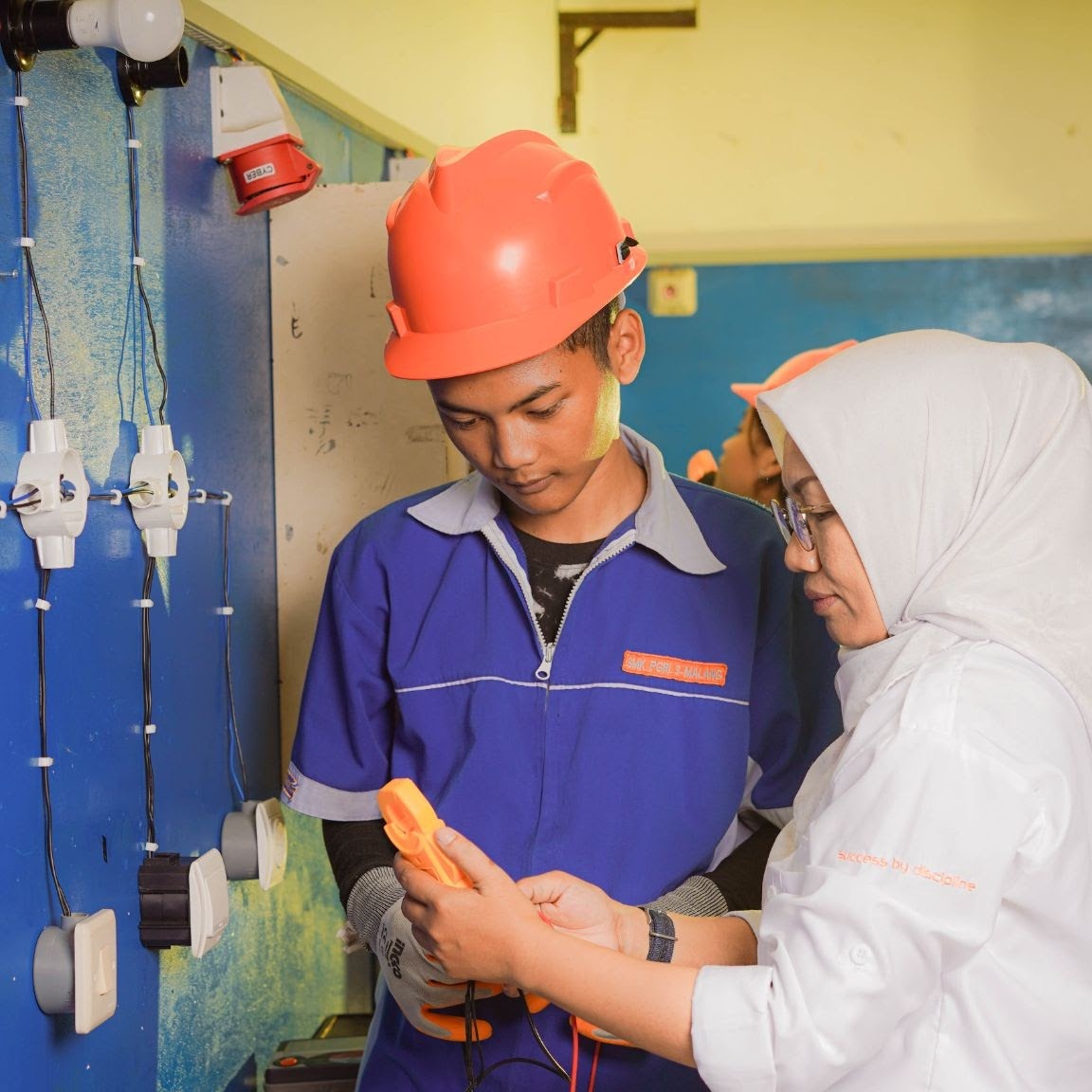 Teknik Elektronika Industri